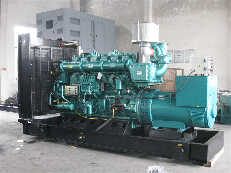 竞秀200KW 柴油发电机的油耗是多少？